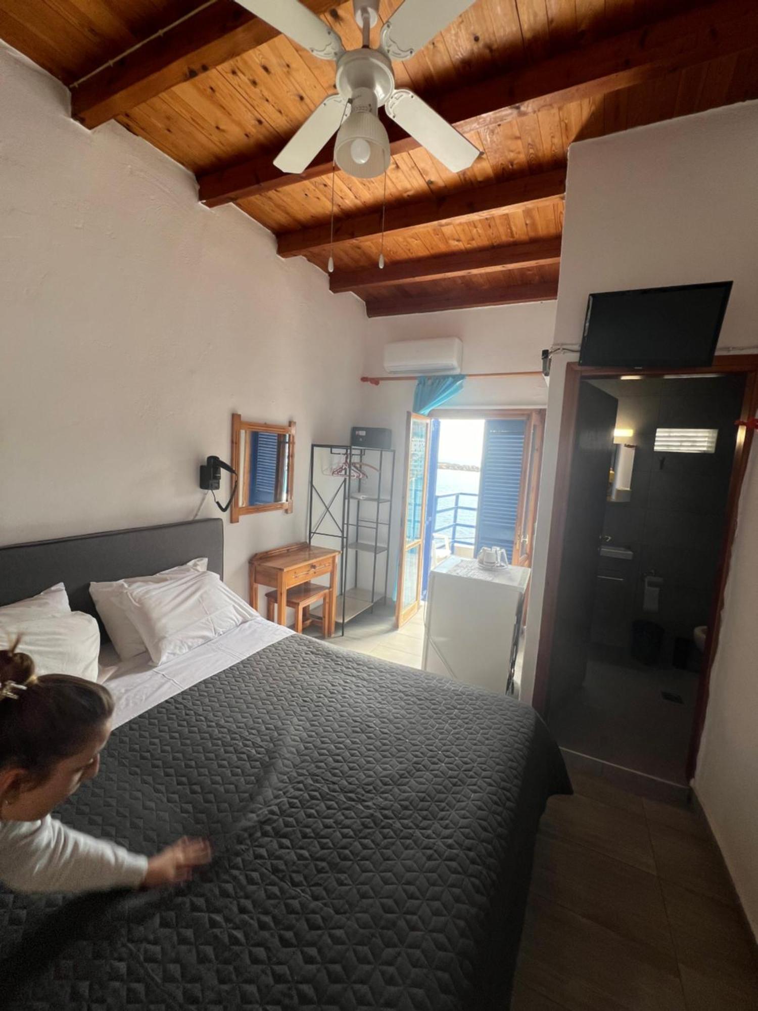 Scirocco Rooms Loutro Buitenkant foto