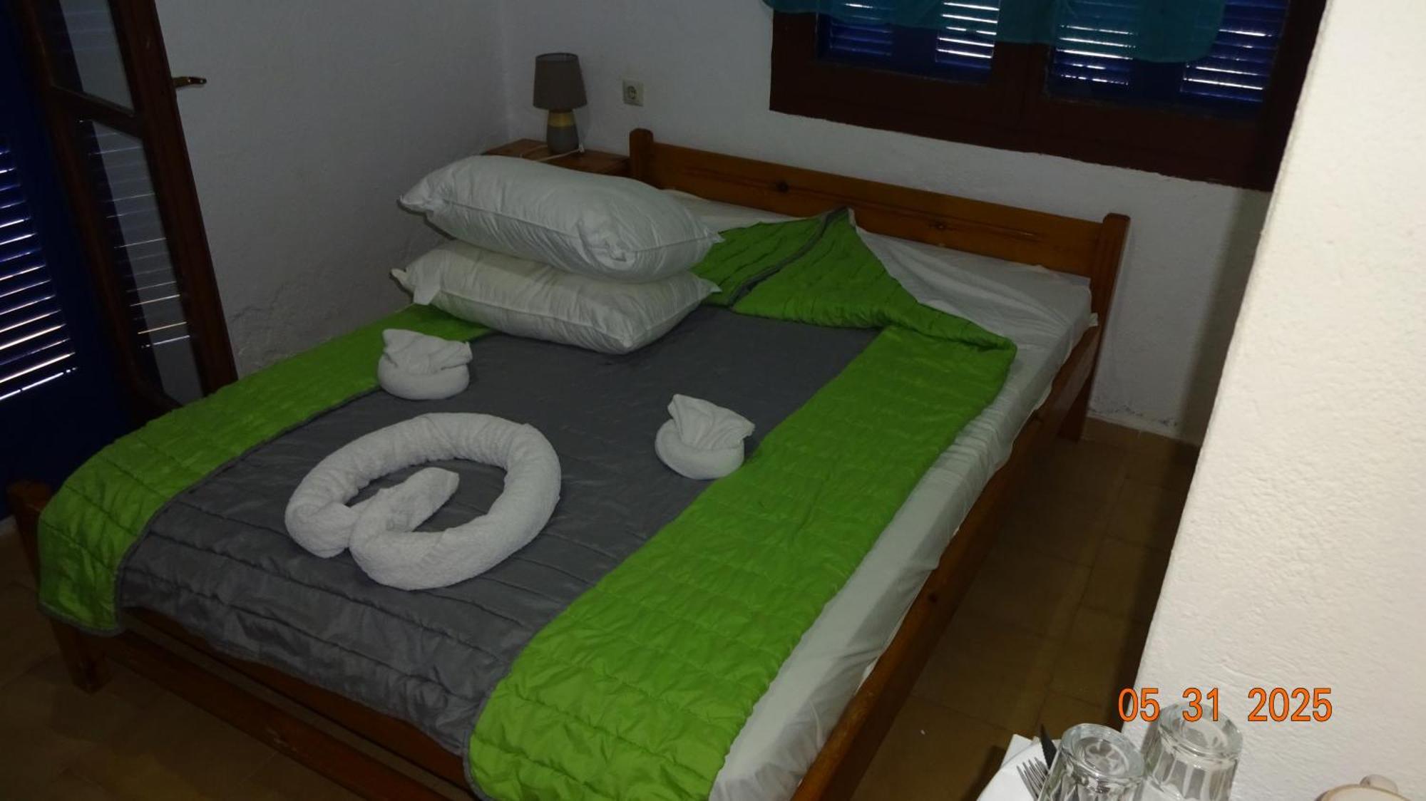 Scirocco Rooms Loutro Buitenkant foto
