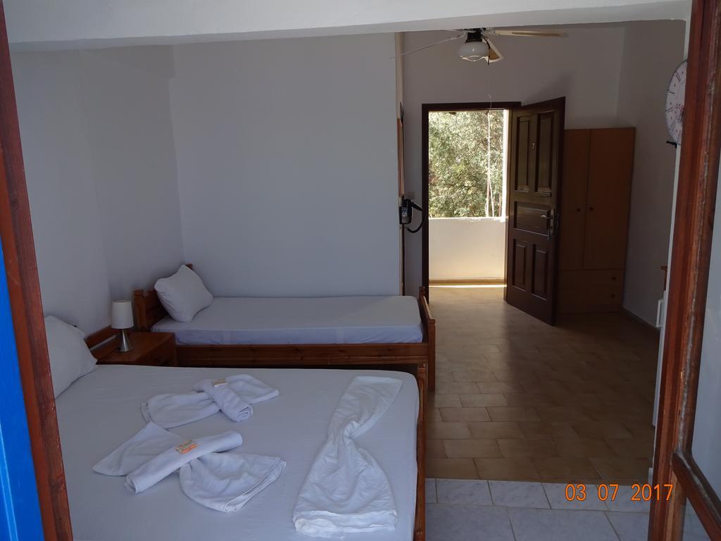 Scirocco Rooms Loutro Buitenkant foto